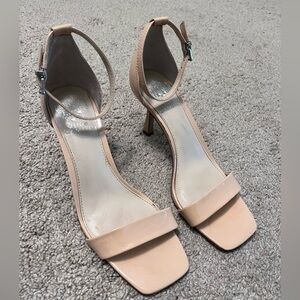 Vince Camuto size 7.5 Elegant Nude Ankle Strap Heels